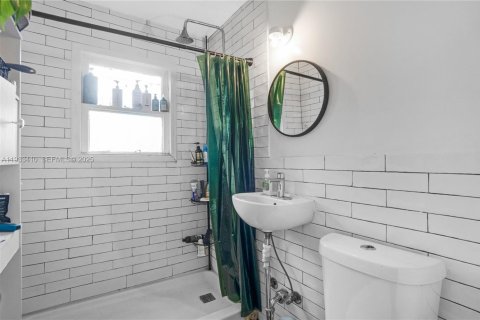 Commercial property in Miami, Florida 195.93 sq.m. № 1992622 - photo 27