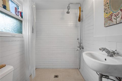 Commercial property in Miami, Florida 195.93 sq.m. № 1992622 - photo 16