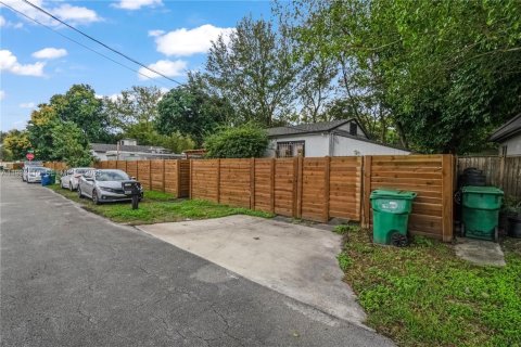 Commercial property in Miami, Florida 195.93 sq.m. № 1992622 - photo 2