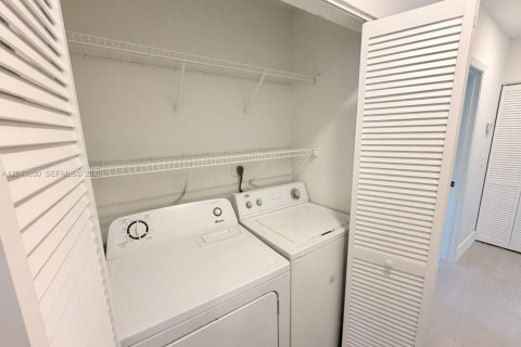 Copropriété à louer à Coral Springs, Floride: 2 chambres, 79.9 m2 № 2087889 - photo 8