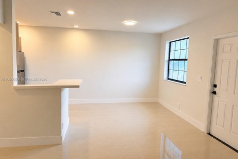 Copropriété à louer à Coral Springs, Floride: 2 chambres, 79.9 m2 № 2087889 - photo 4