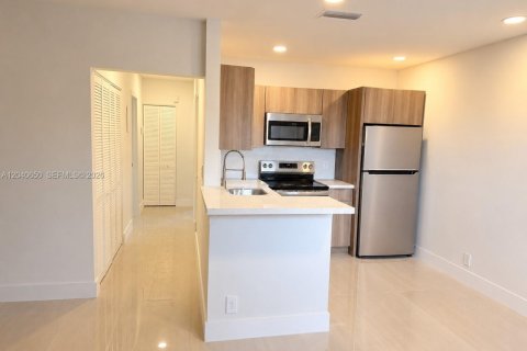 Copropriété à louer à Coral Springs, Floride: 2 chambres, 79.9 m2 № 2087889 - photo 3