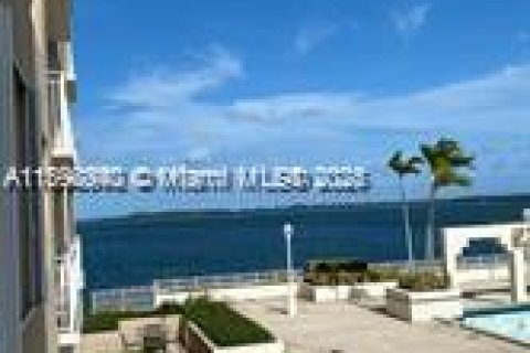 Condo in Miami, Florida, 1 bedroom  № 1944729 - photo 7