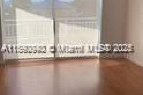 Condo in Miami, Florida, 1 bedroom  № 1944729 - photo 6