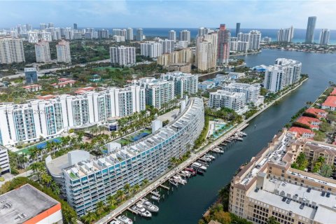 Кондоминиум с 4 спальнями в Авентура, Флорида № 2047090