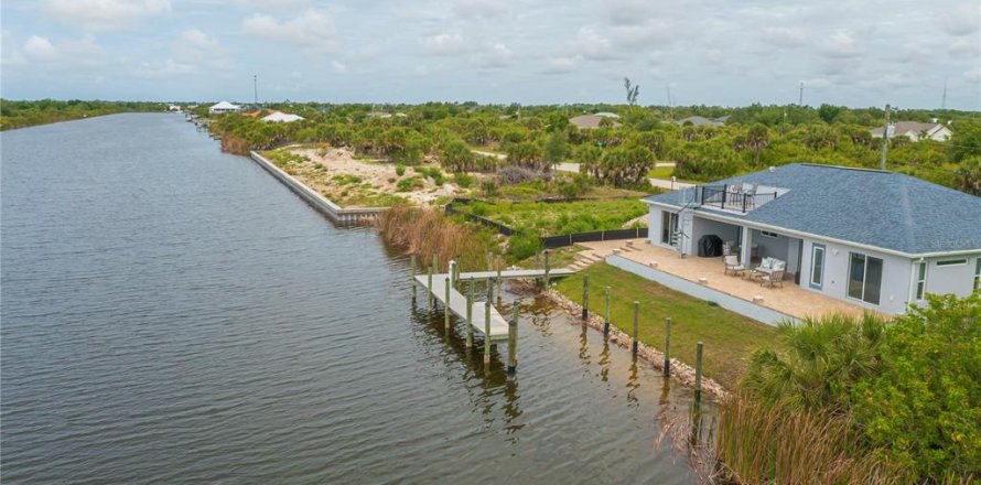 Villa ou maison à Port Charlotte, Floride 3 chambres, 150.69 m2 № 2229109