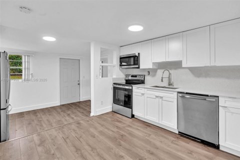 Villa ou maison à vendre à Miami, Floride: 3 chambres № 2005275 - photo 14