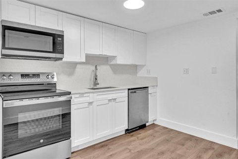 Villa ou maison à vendre à Miami, Floride: 3 chambres № 2005275 - photo 15