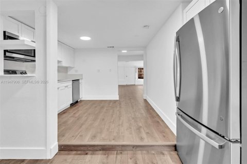 Villa ou maison à vendre à Miami, Floride: 3 chambres № 2005275 - photo 18