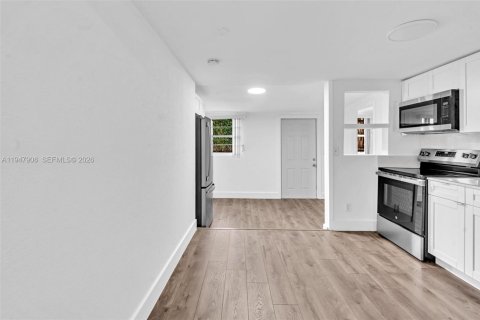 Villa ou maison à vendre à Miami, Floride: 3 chambres № 2005275 - photo 12