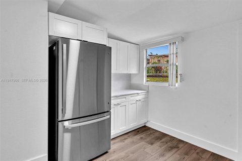 Villa ou maison à vendre à Miami, Floride: 3 chambres № 2005275 - photo 17