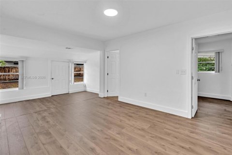 Villa ou maison à vendre à Miami, Floride: 3 chambres № 2005275 - photo 9