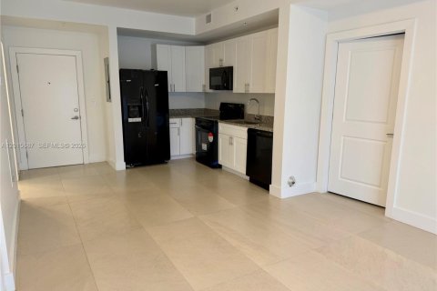 Villa ou maison à louer à Miami, Floride: 2 chambres, 92.16 m2 № 2084846 - photo 3