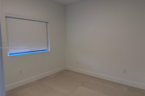 Villa ou maison à louer à Miami, Floride: 2 chambres, 92.16 m2 № 2084846 - photo 9