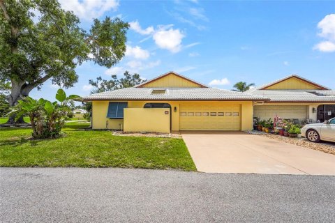 House in Venice, Florida 2 bedrooms, 176.51 sq.m. № 1792702 - photo 1