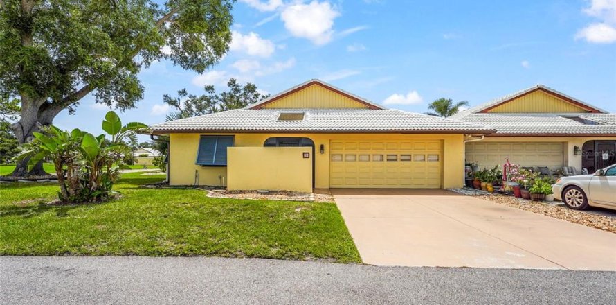 House in Venice, Florida 2 bedrooms, 176.51 sq.m. № 1792702