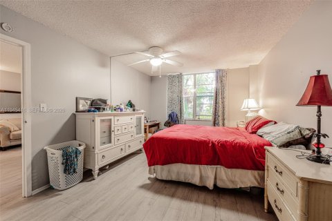 Condo in Lauderdale Lakes, Florida, 1 bedroom  № 2052812 - photo 10