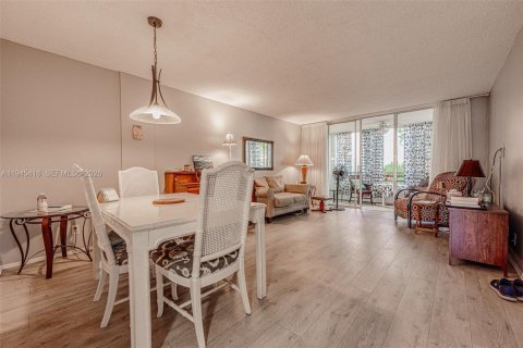 Condo in Lauderdale Lakes, Florida, 1 bedroom  № 2052812