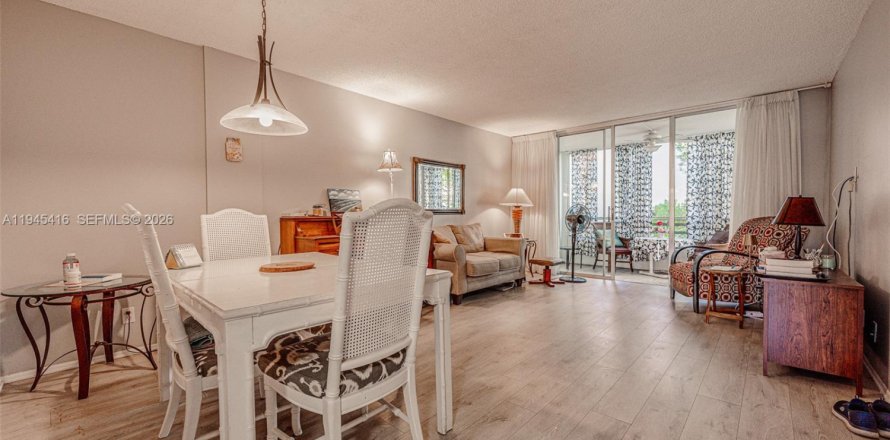 Condo in Lauderdale Lakes, Florida, 1 bedroom  № 2052812