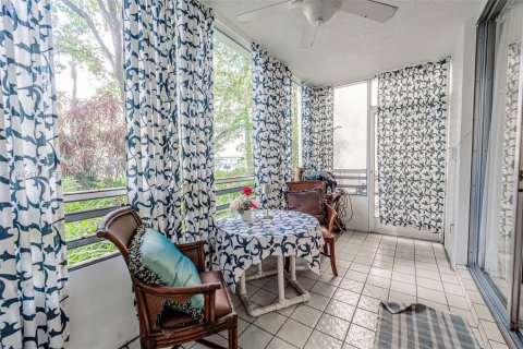 Condo in Lauderdale Lakes, Florida, 1 bedroom  № 2052812 - photo 14