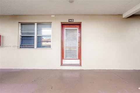 Condo in Lauderdale Lakes, Florida, 1 bedroom  № 2052812 - photo 17