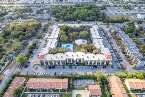 Condo in Lauderdale Lakes, Florida, 1 bedroom  № 2052812 - photo 21