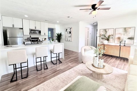 House in Ruskin, Florida 3 bedrooms, 119.01 sq.m. № 2431139 - photo 5