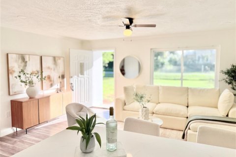 House in Ruskin, Florida 3 bedrooms, 119.01 sq.m. № 2431139 - photo 6