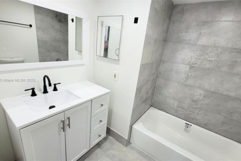 Condo in Miramar, Florida, 2 bedrooms  № 1967679 - photo 14