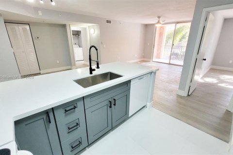 Condo in Miramar, Florida, 2 bedrooms  № 1967679 - photo 5