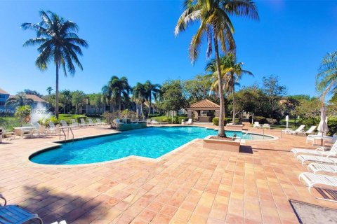 Condo in Miramar, Florida, 2 bedrooms  № 1967679 - photo 18