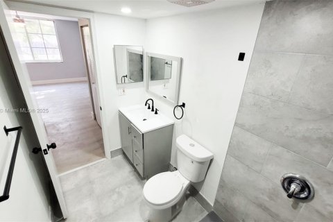 Condo in Miramar, Florida, 2 bedrooms  № 1967679 - photo 12