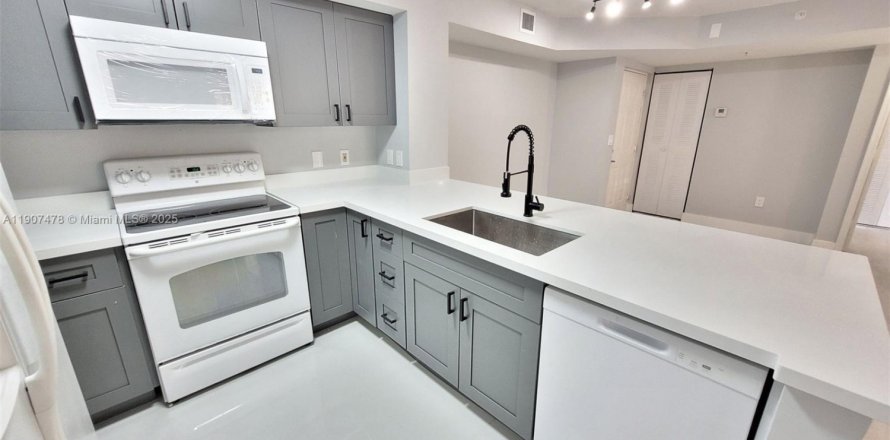 Condo in Miramar, Florida, 2 bedrooms  № 1967679