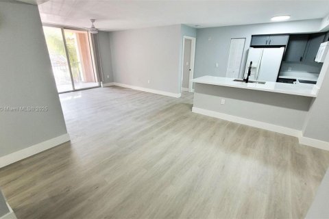 Condo in Miramar, Florida, 2 bedrooms  № 1967679 - photo 7