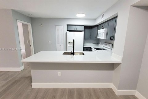 Condo in Miramar, Florida, 2 bedrooms  № 1967679 - photo 6