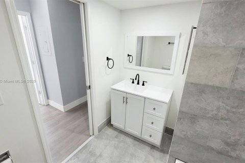 Condo in Miramar, Florida, 2 bedrooms  № 1967679 - photo 15