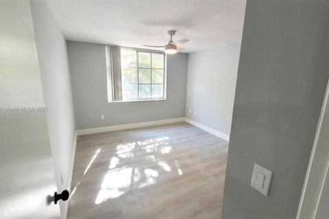 Condo in Miramar, Florida, 2 bedrooms  № 1967679 - photo 10