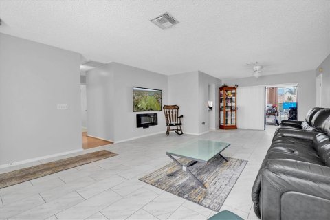 Villa ou maison à vendre à Spring Hill, Floride: 2 chambres, 166.11 m2 № 2211650 - photo 10