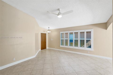 House in Pembroke Pines, Florida 3 bedrooms, 128.86 sq.m. № 2003878 - photo 14