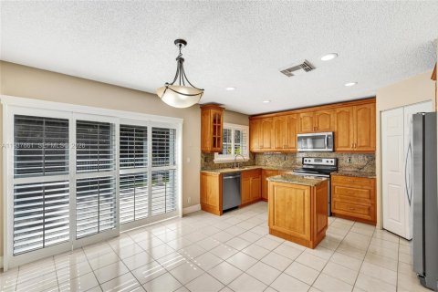 House in Pembroke Pines, Florida 3 bedrooms, 128.86 sq.m. № 2003878 - photo 22