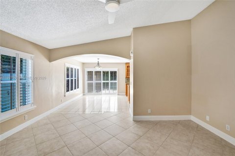 House in Pembroke Pines, Florida 3 bedrooms, 128.86 sq.m. № 2003878 - photo 12