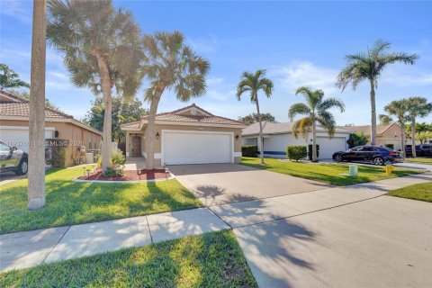 House in Pembroke Pines, Florida 3 bedrooms, 128.86 sq.m. № 2003878 - photo 4