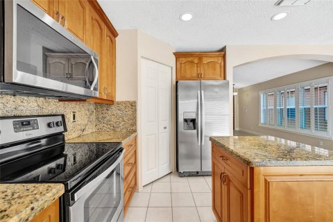 House in Pembroke Pines, Florida 3 bedrooms, 128.86 sq.m. № 2003878 - photo 30