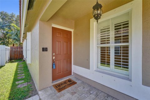 House in Pembroke Pines, Florida 3 bedrooms, 128.86 sq.m. № 2003878 - photo 7