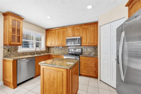 House in Pembroke Pines, Florida 3 bedrooms, 128.86 sq.m. № 2003878 - photo 26