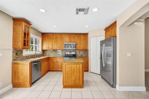 House in Pembroke Pines, Florida 3 bedrooms, 128.86 sq.m. № 2003878 - photo 27