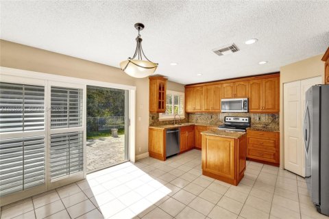 House in Pembroke Pines, Florida 3 bedrooms, 128.86 sq.m. № 2003878 - photo 23