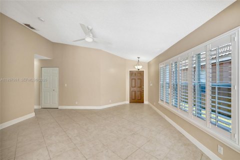 House in Pembroke Pines, Florida 3 bedrooms, 128.86 sq.m. № 2003878 - photo 16