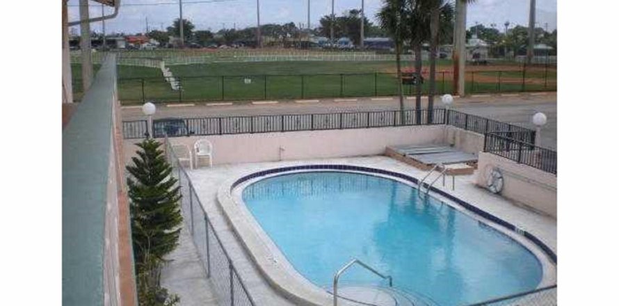 Condo in Oakland Park, Florida, 1 bedroom  № 1162913
