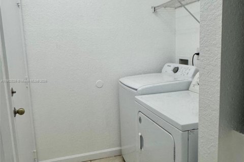 Villa ou maison à louer à Cutler Bay, Floride: 3 chambres, 151.15 m2 № 1953520 - photo 18